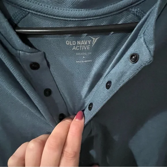 Old Navy Active Breathable Men’s Shirt - Picture 2 of 2